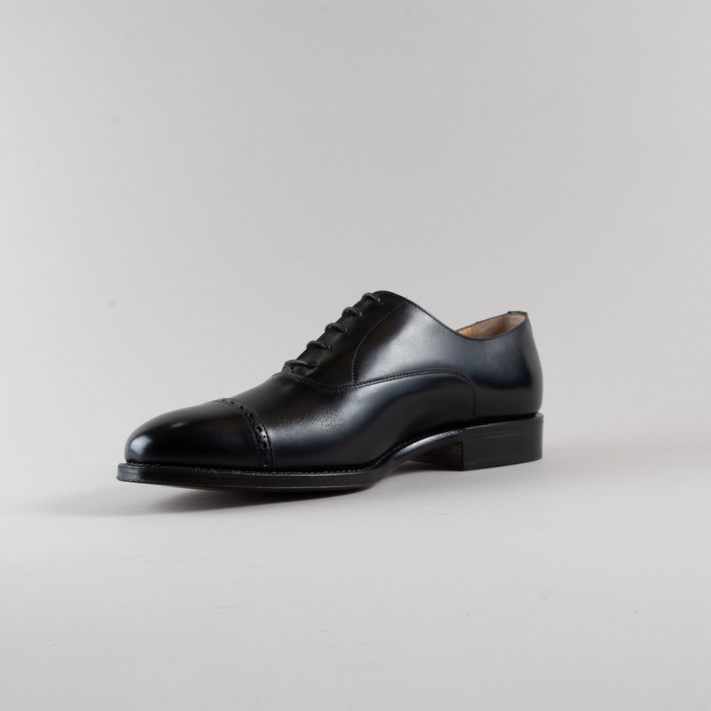 Oxford with perforated pin