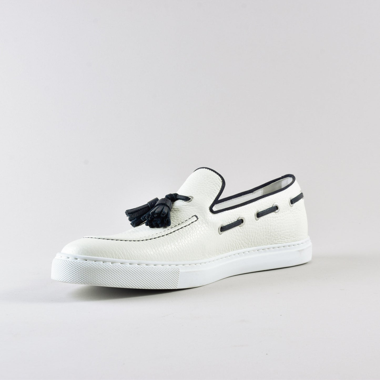 Moccasin sneakers with tassels